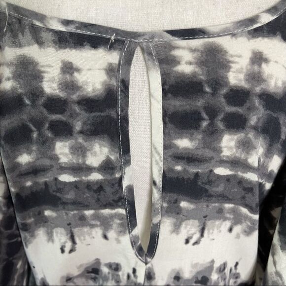 Stella Sky Gray and White Poncho Style Cold Shoulder Top - Picture 4 of 12